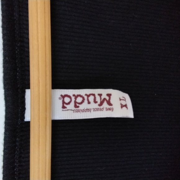 NWOT Ladies black crop top - Picture 2 of 5